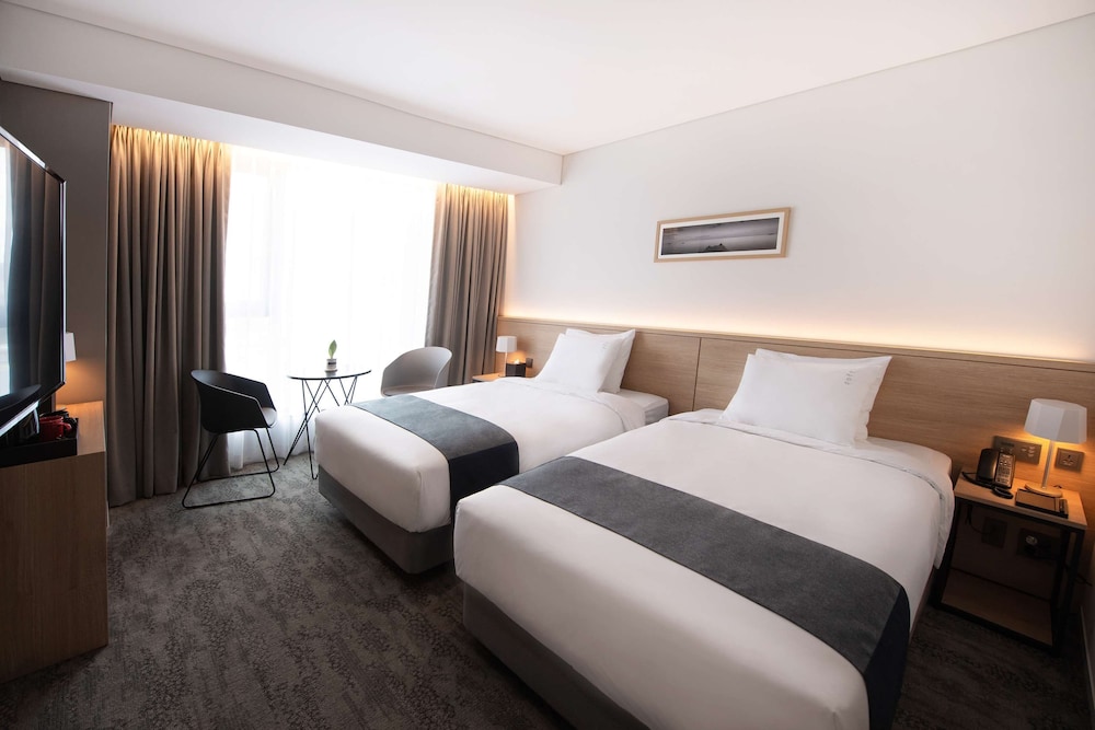 Standard Room, 2 Twin Beds, Non Smoking (Shower Only;Mini Fridge) - Photo 2
