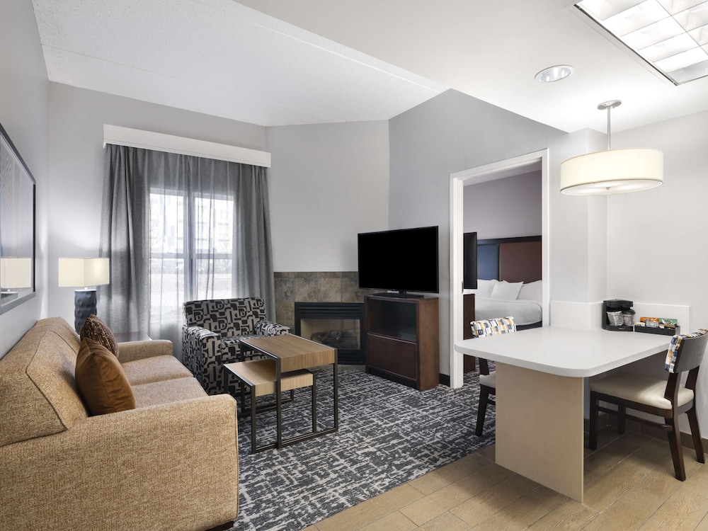 Suite, 1 Queen Bed, Accessible, Non Smoking - Photo 10