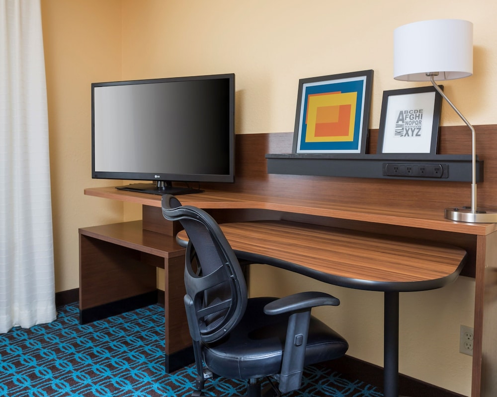 Executive Studio Suite, 1 King Bed with Sofa bed (Mobility/Hearing Access, Roll-In Shwr) - Photo 2