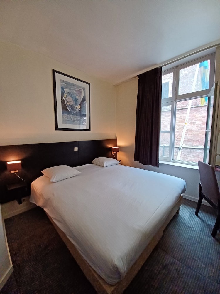 Standard Double Room - Photo 13