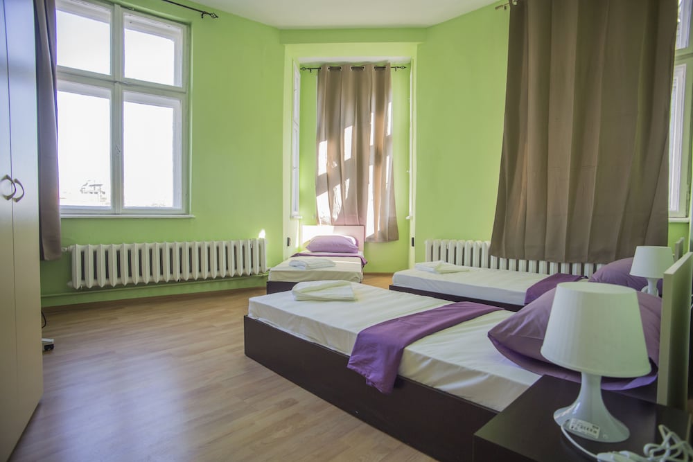 Classic Triple Room, 3 Twin Beds, City View photo 3