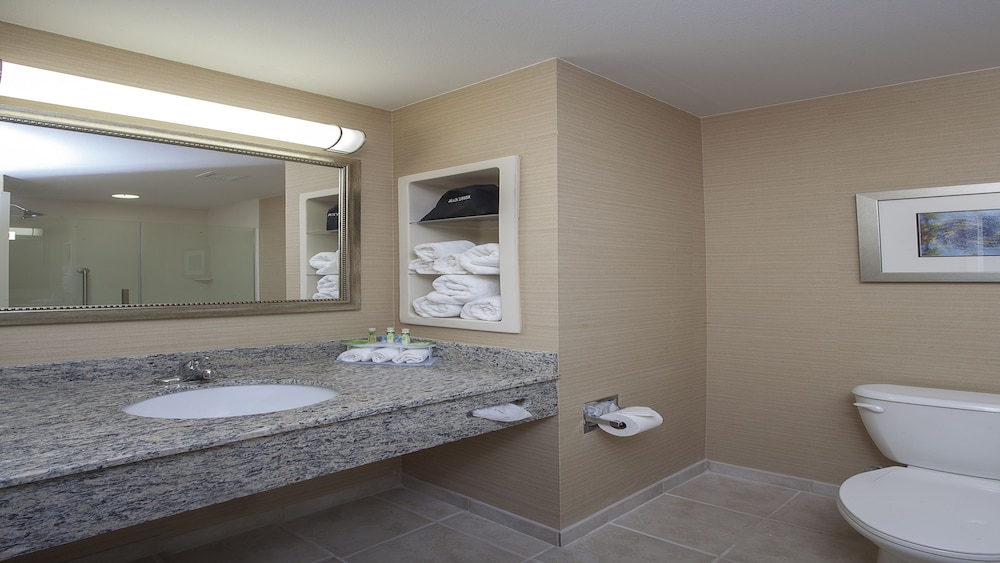 Standard Room, 2 Queen Beds photo 2