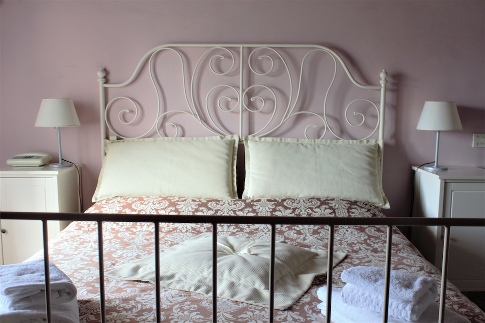Standard Double or Twin Room, Hill View photo 3