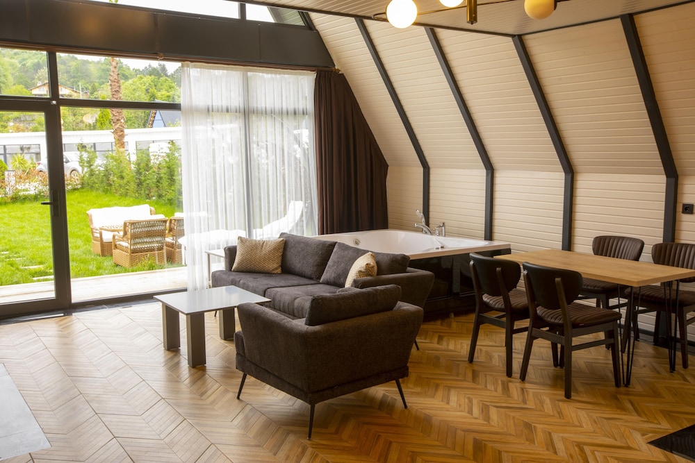 Superior Bungalow - Photo 14