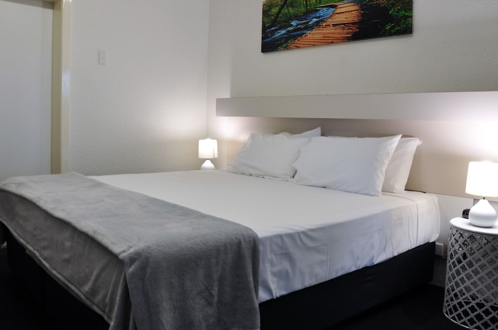 Deluxe Room, 1 King Bed photo 1