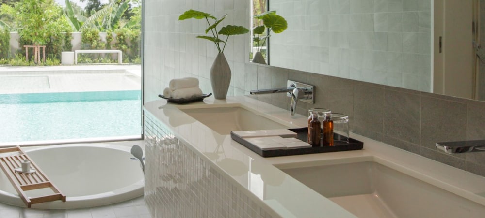 Grand Deluxe Pool Access - Photo 3