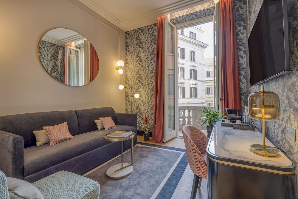 Suite, Balcony thumbnail 5