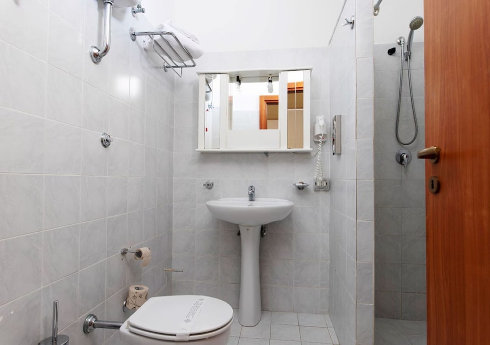 Comfort Triple Room (stair access only) - Photo 2