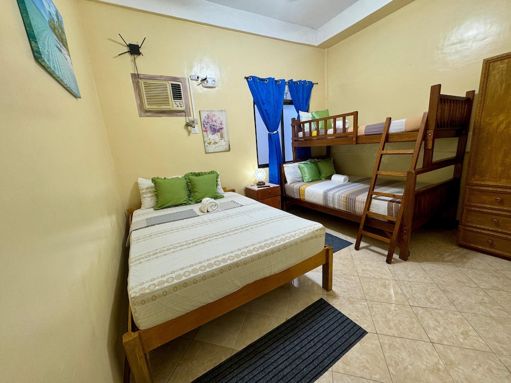 Standard Quadruple Room, Balcony