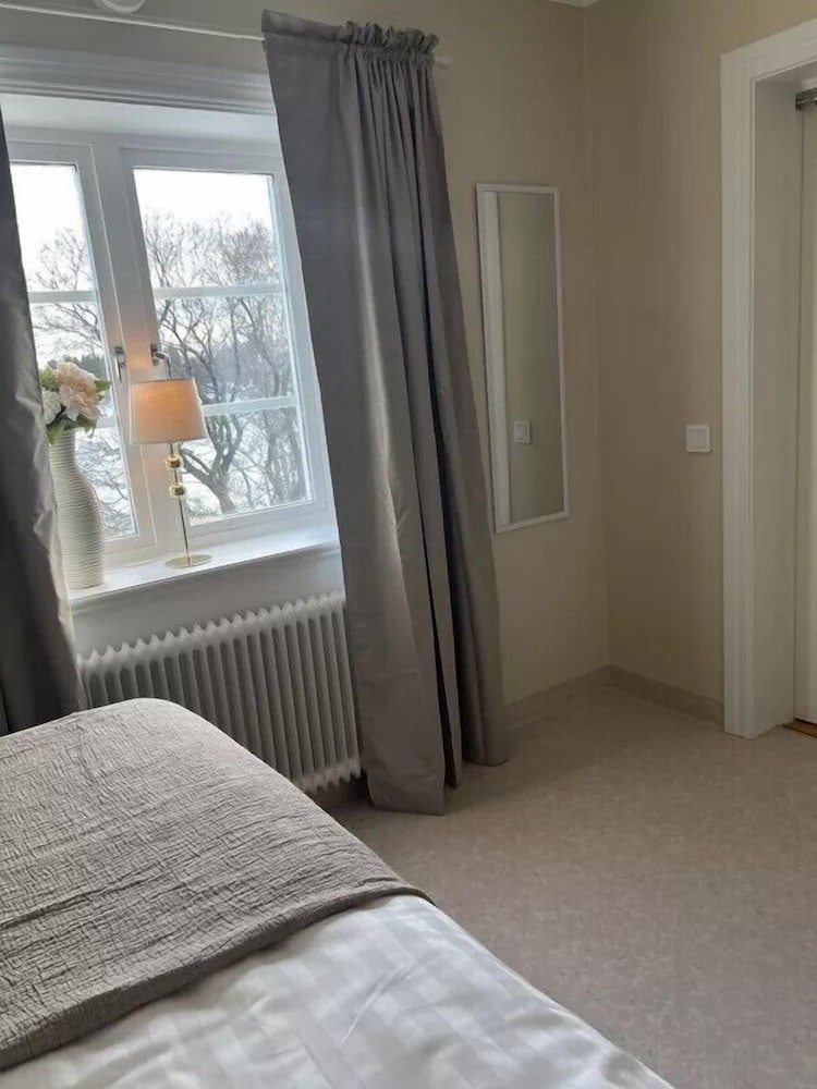 Classic Single Room, Lake View photo 1