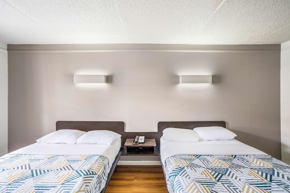 Standard Room, 2 Double Beds, Non Smoking - Photo 4