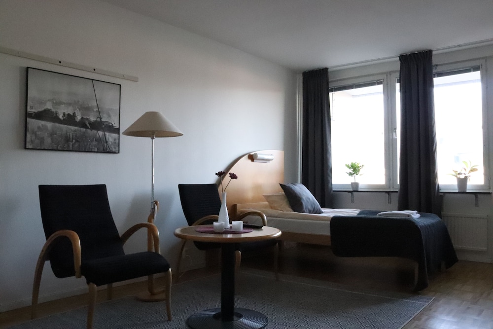 Apartment, 4 Bedrooms, Balcony (With Kitchen) photo 1