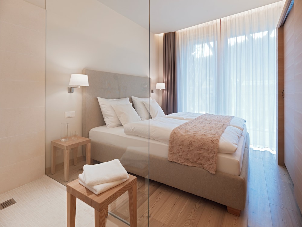 Deluxe Apartment, Balcony, Mountain View (2 Double Beds, Kitchenette) photo 3