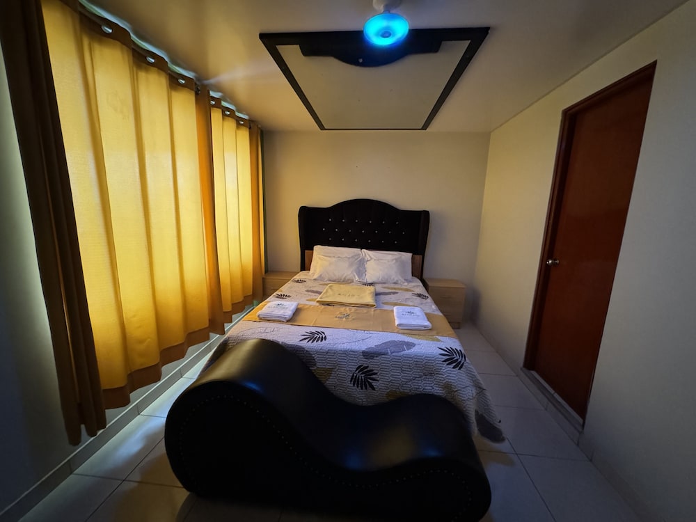 Romantic Double Room, 1 Queen Bed, Ensuite photo 2