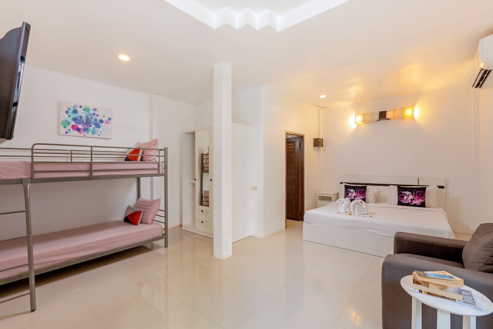 Family Suite with Terrace - Photo 7