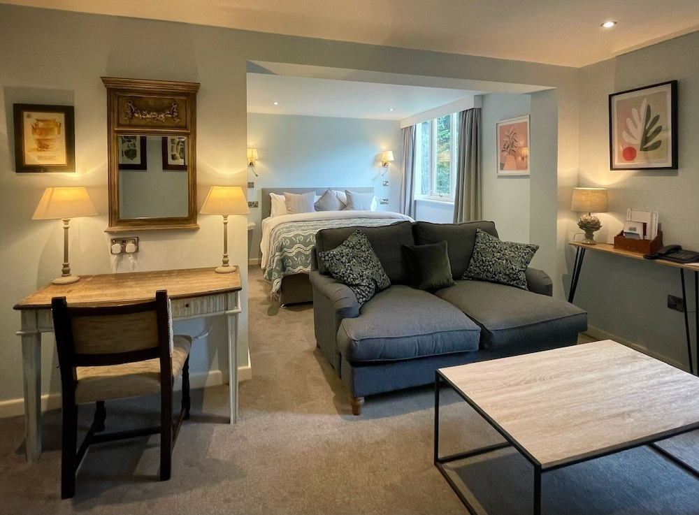 Executive Suite - Photo 13