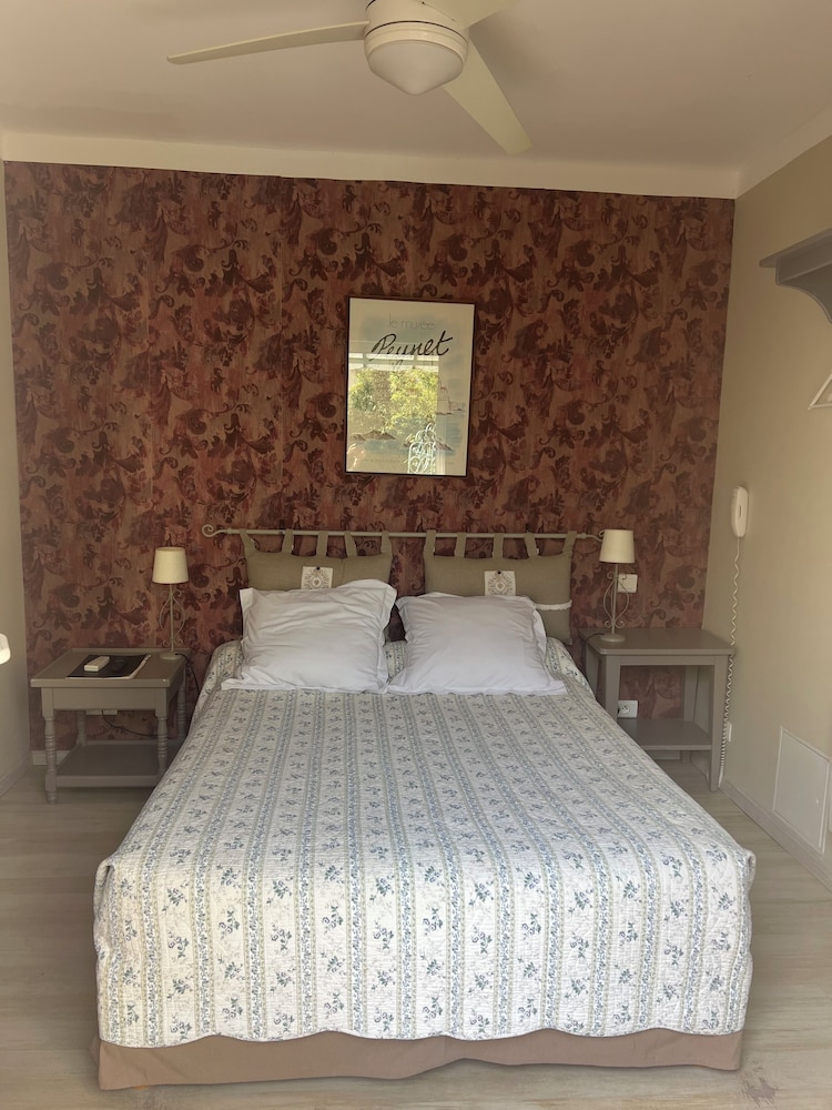 Small double room Garden view