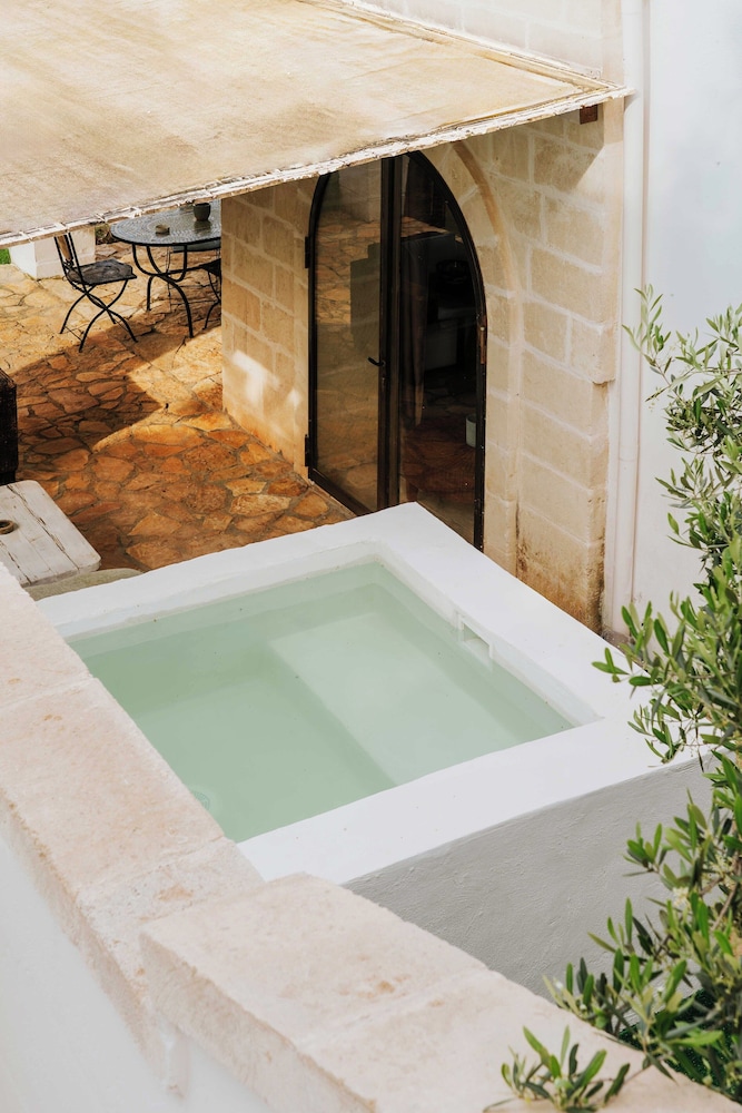 Luxury Quadruple Room, Pool View