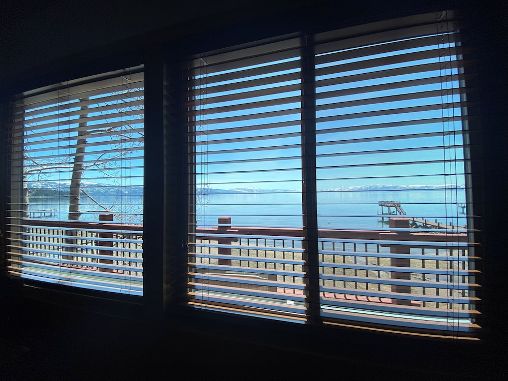 Grand Condo, 3 Bedrooms, Fireplace, Partial Lake View photo 3
