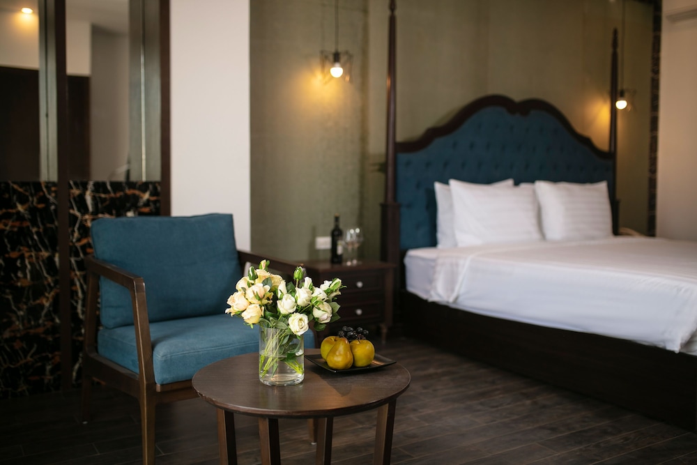 Azalea Signature Balcony Suite photo 2