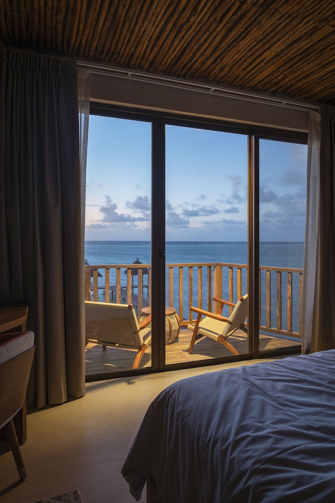 Beachfront Rooftop - Photo 5