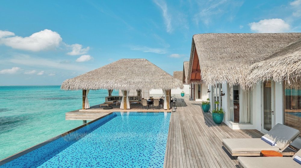 Three Bedroom Sunset Water Villa with Private Pool photo 3