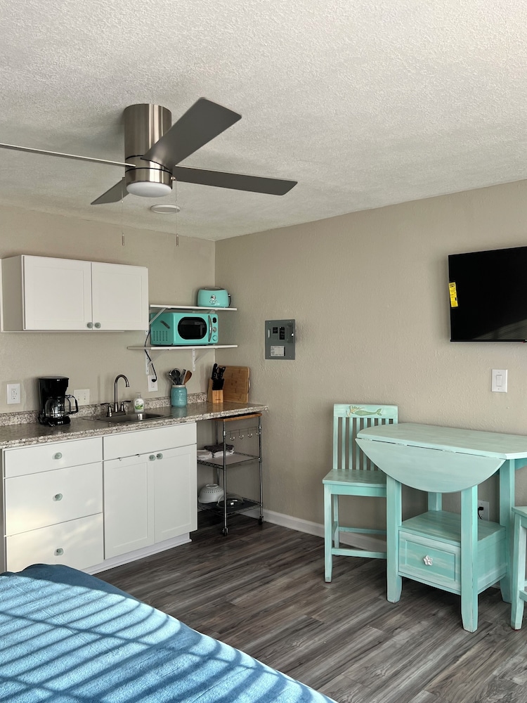 Standard Studio, 1 King Bed, Ocean View, Oceanfront photo 3