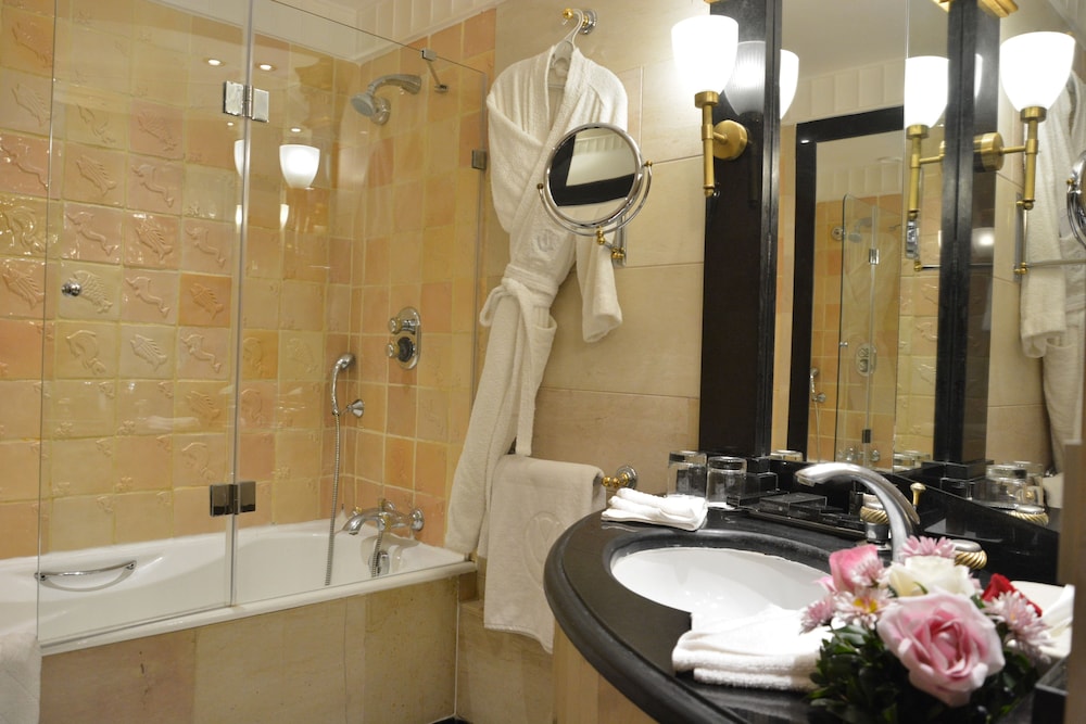 Executive Room - Photo 10
