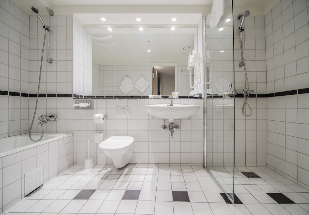Deluxe Room, 1 Bedroom thumbnail 5