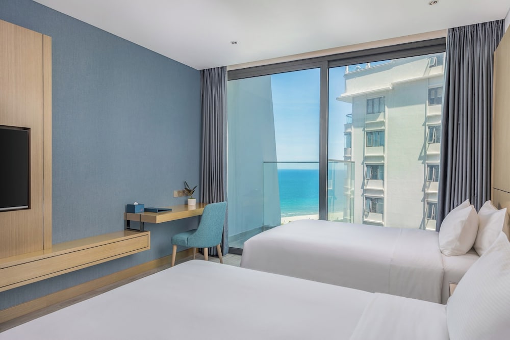 Premier Triple Partial Sea View with Balcony - Photo 2
