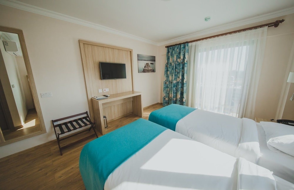 Room, Accessible photo 2