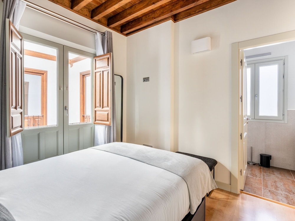 Two-Bedroom Apartment with Balcony - Photo 8