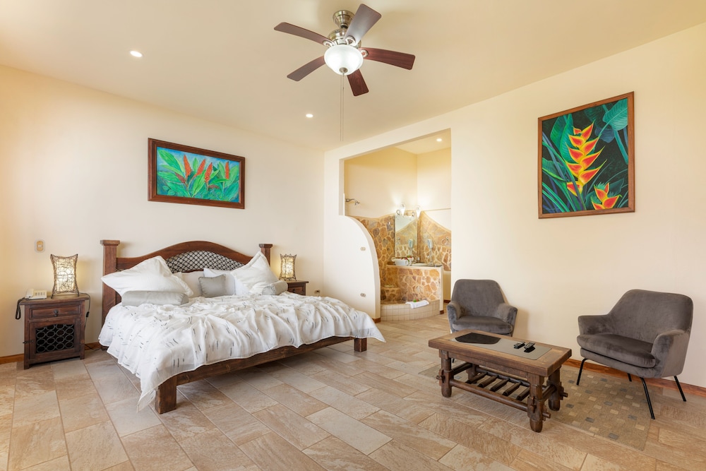 Deluxe Comfort Suite with Ocean View - Photo 10