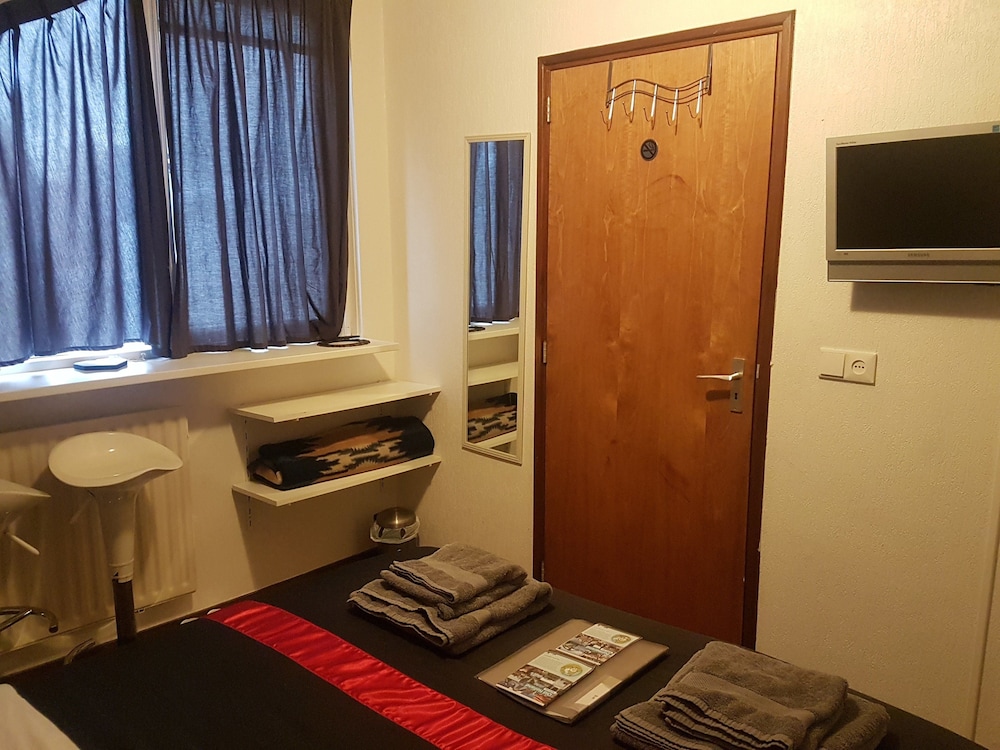 Basic Double Room, 1 Bedroom photo 3