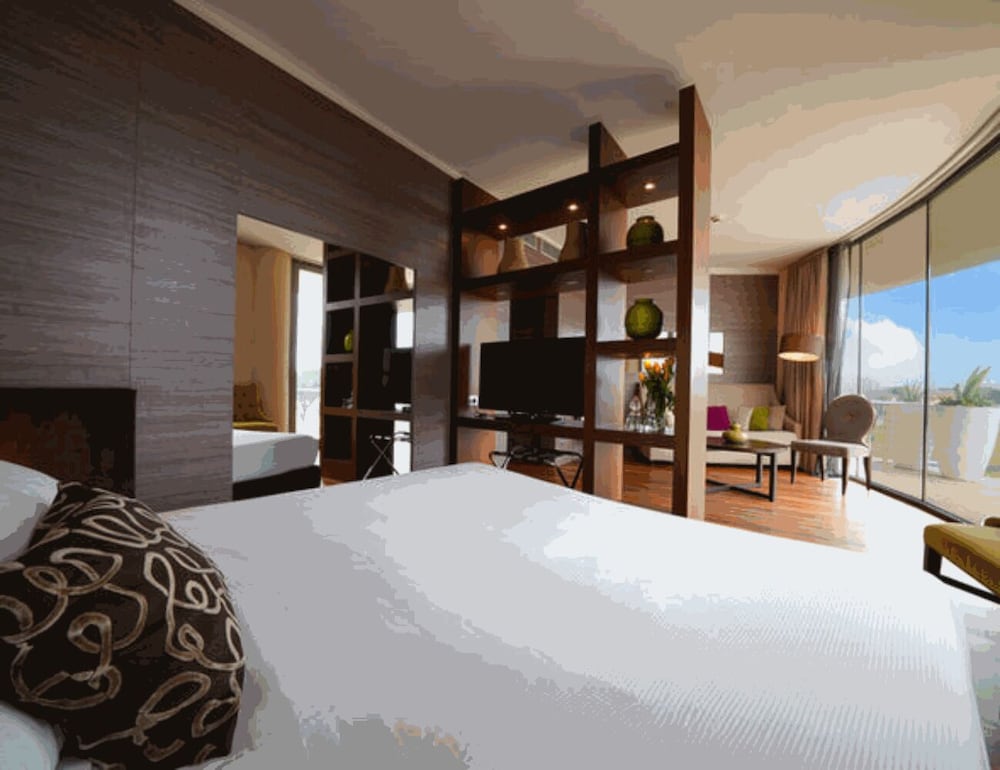 Suite - Photo 3