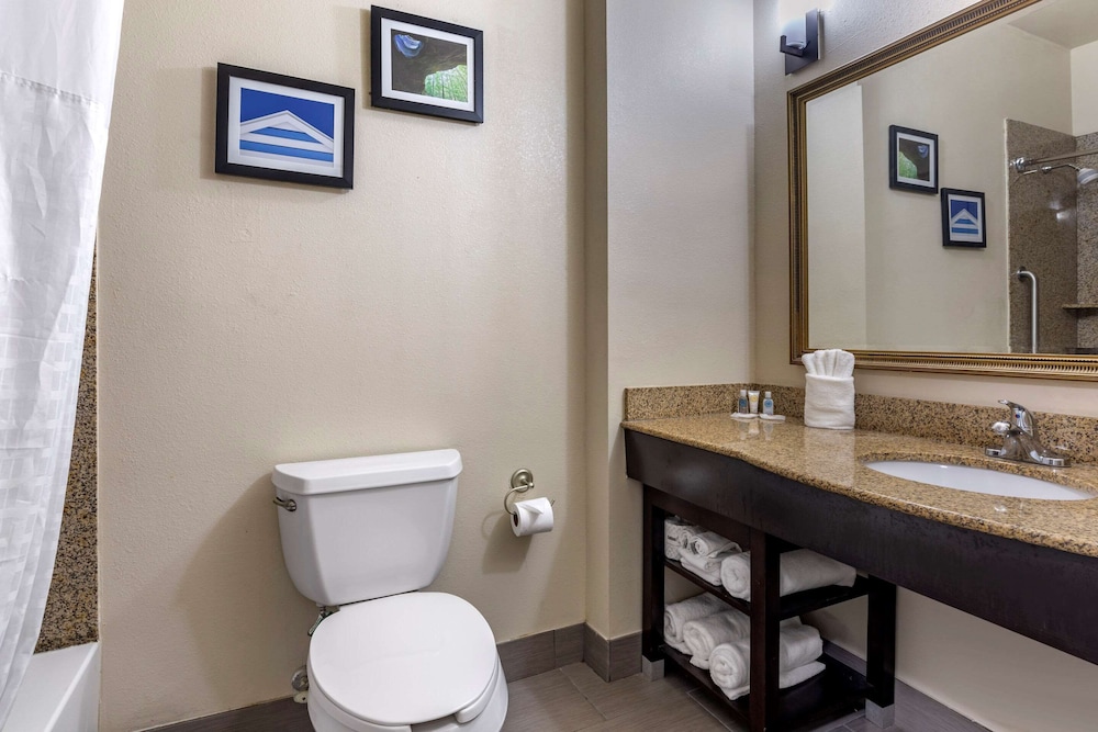 Suite, Multiple Beds, Accessible, Non Smoking - Photo 4