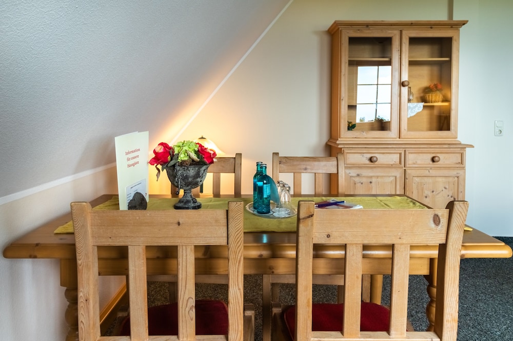 Comfort Apartment, 1 Queen Bed, Non Smoking, Kitchenette photo 3