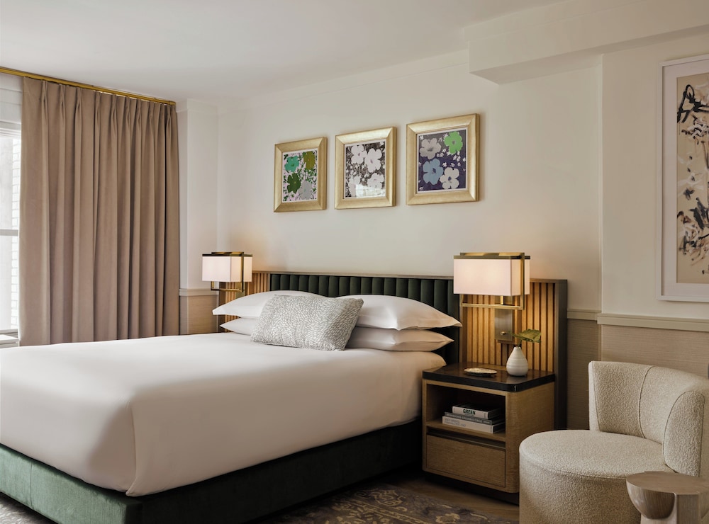 Room, 1 Queen Bed, Accessible Bathtub (Mobility)