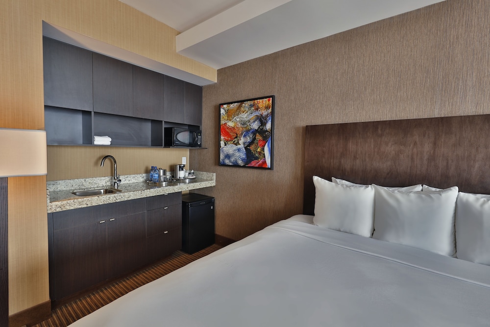 Deluxe Room, Multiple Beds - Photo 2