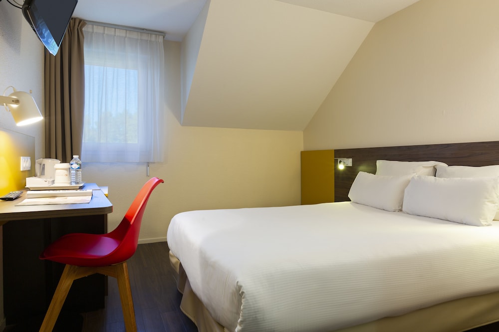 Standard Room, 1 Queen Bed, Non Smoking - Photo 4