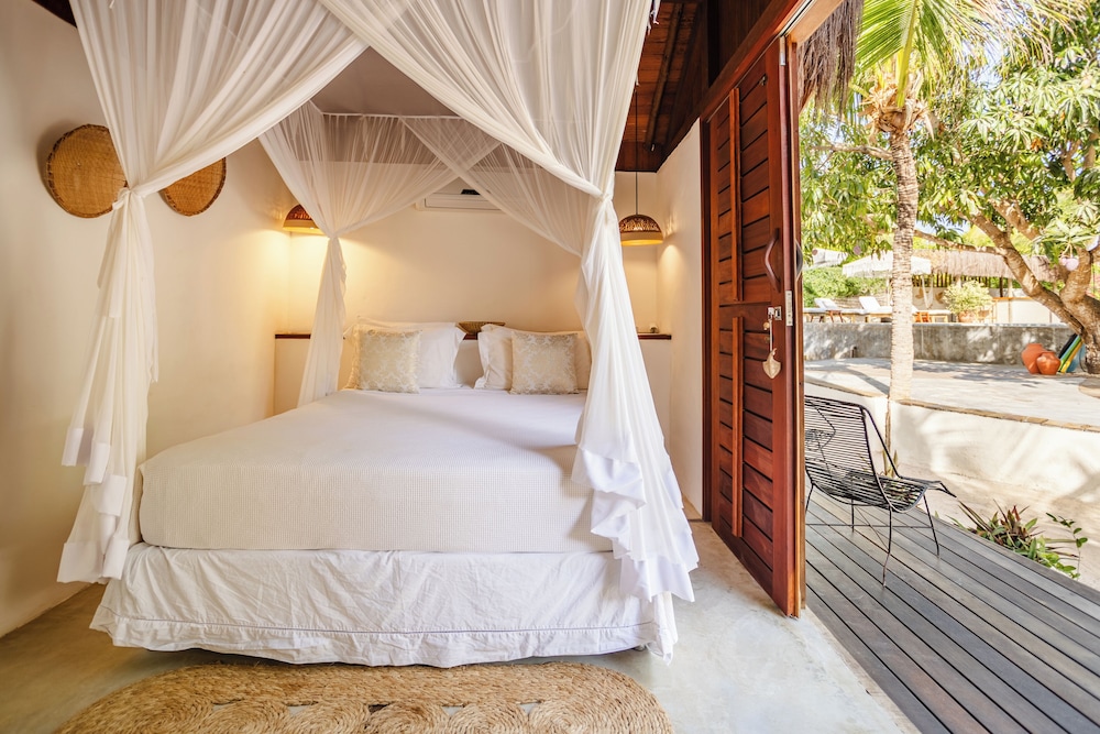 Standard Bungalow, 1 Queen Bed, Pool Access photo 3