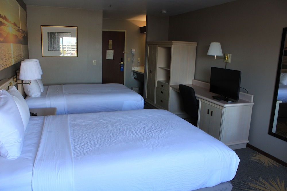 Efficiency, Standard Room, 2 Queen Beds - Photo 3