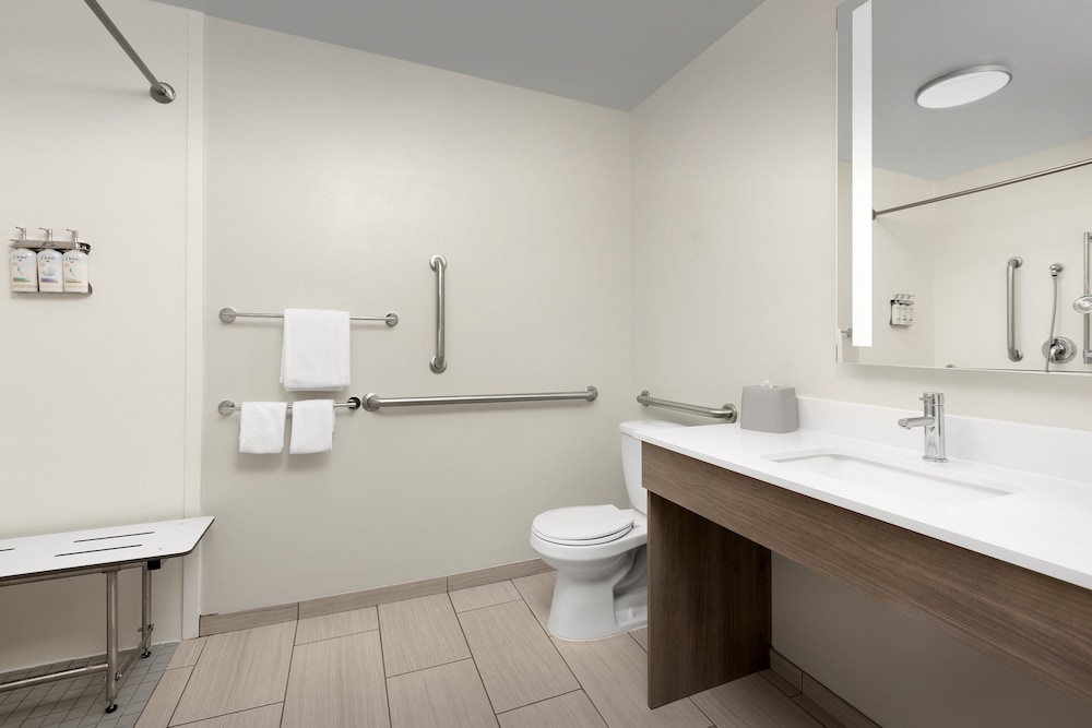 Standard Room, 1 King Bed, Accessible (Communications) - Photo 1