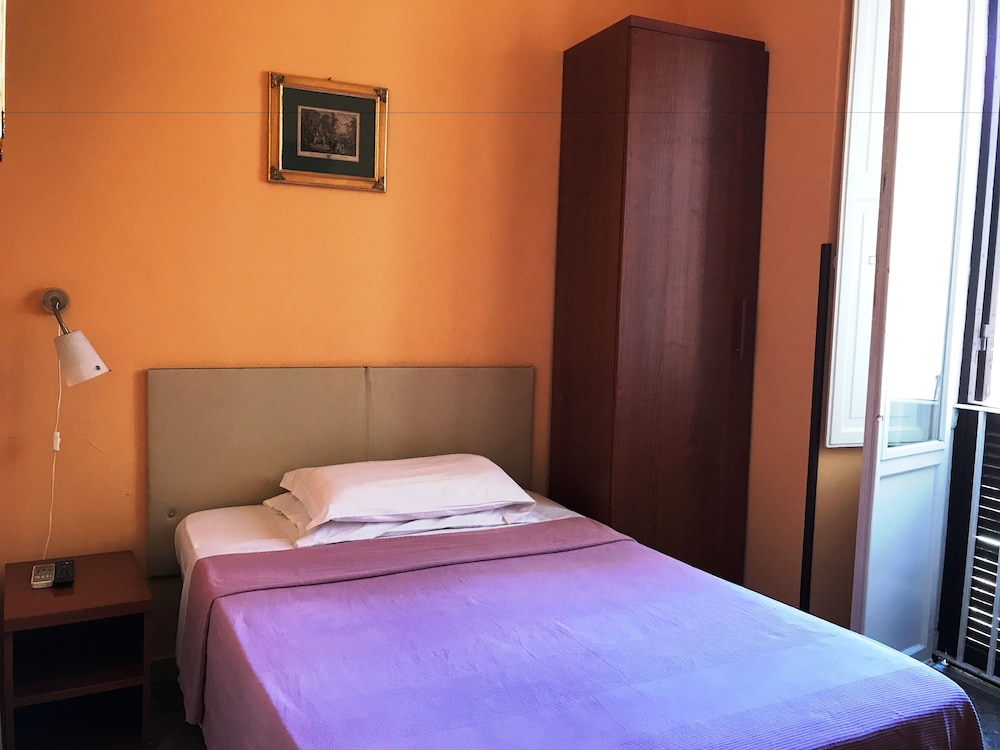 Economy Room, 1 Large Twin Bed photo 3