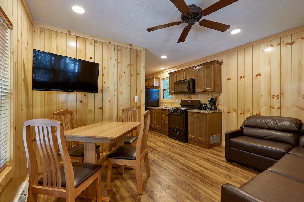 Two Bedroom Family Cottage (Linens not provided) photo 3