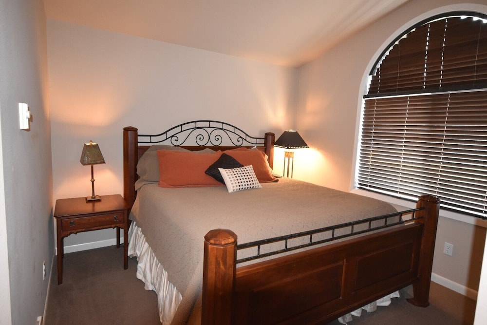 Condo (MH127)