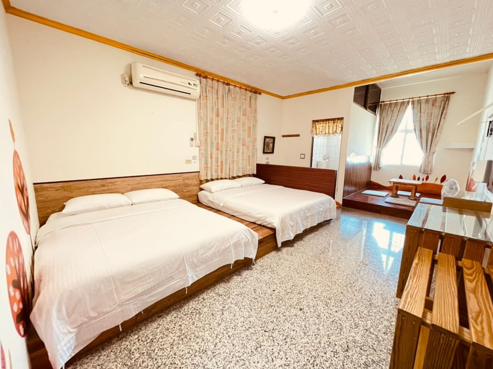 Family Room, 2 Double Beds, Non Smoking photo 1