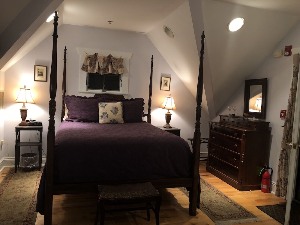 Luxury Quadruple Room, Ensuite (Violet Suite #10) - Photo 1