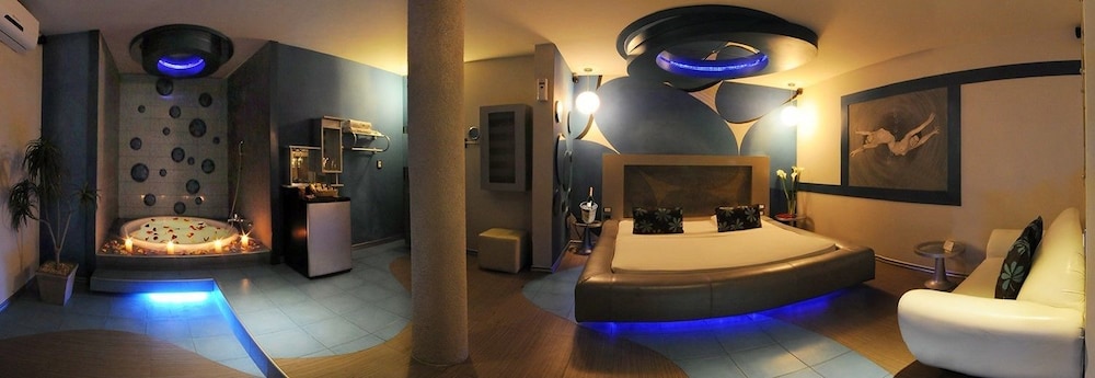 Deluxe Suite, Jetted Tub (Sauna)