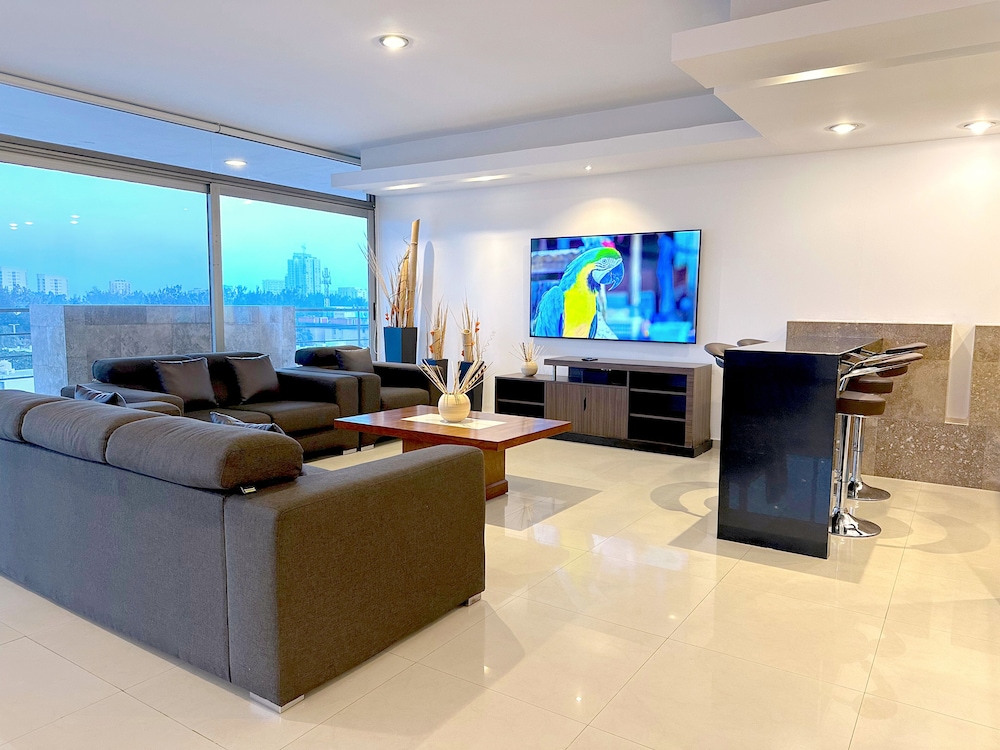 Panoramic Penthouse photo 1
